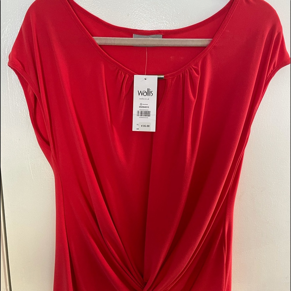 Coral colored top with twist accent